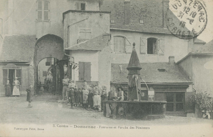 Donzenac : "3. Corrèze - Donzenac - Fontaine et porche des Pénitents".
