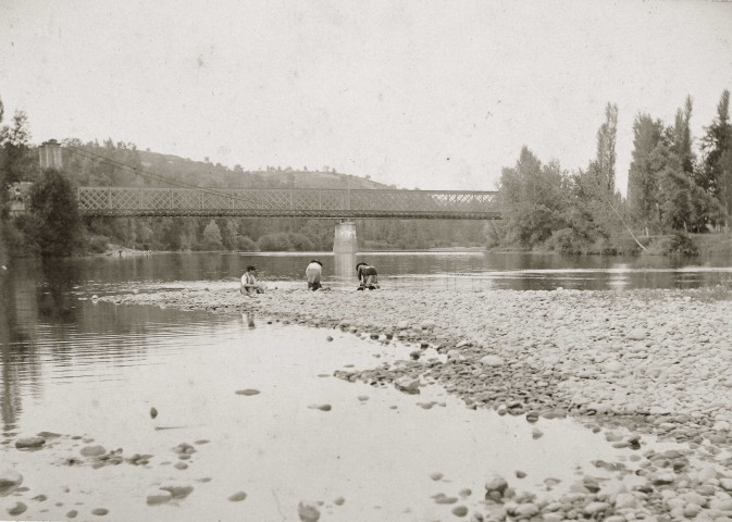 Puybrun : pont sur la Dordogne.