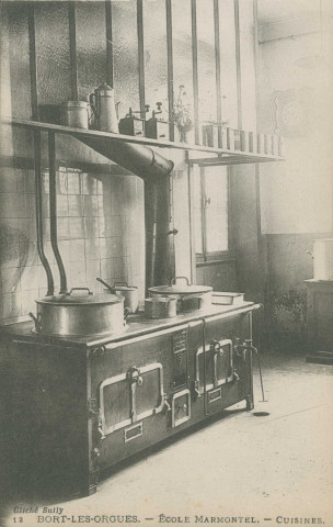 Bort-les-Orgues : "12 - Bort-les-Orgues - Ecole Marmontel. - Cuisines.".