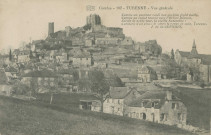 Turenne : "Corrèze - 102 - Turenne - Vue générale". "Comme un guetteur raidi par quelque froid matin, Comme un croisé tourné vers l'Orient lointain, Surgit la noble tour, la vieille suzerainne : Comborn n'est plus ; le temps te ronge en vain, Turenne. J. de Saint-Germain.".