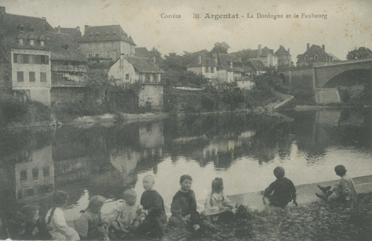 Argentat : "Corrèze - 30. - Argentat - La Dordogne et le faubourg".