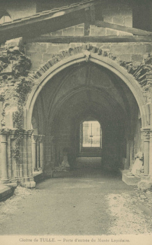 Tulle : "Cloître de Tulle. - Porte d'entrée du Musée lapidaire.".