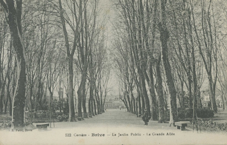 Brive-la-Gaillarde : "522 Corrèze - Brive - Le jardin public - La grande allée".