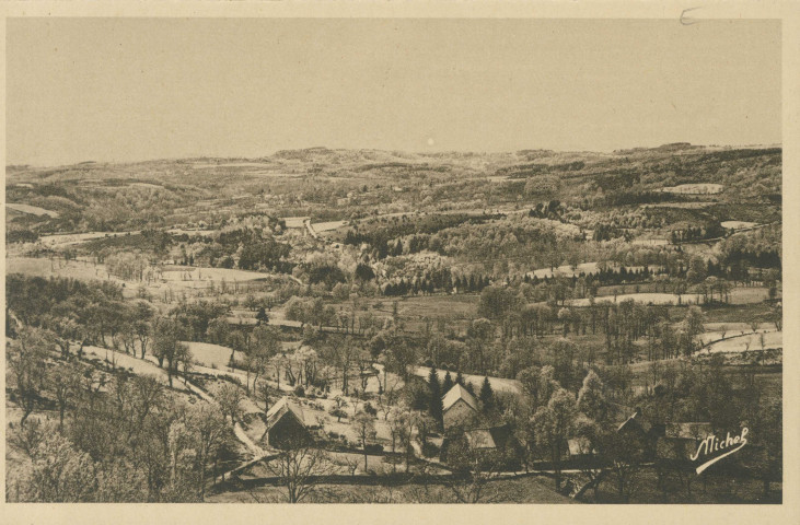 Sarran : "La Corrèze touristique - 8. Sarran - La vallée du Salvaneix vue de la aroute de Saint Yriex".