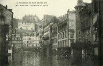 "Les inondations de Tulle, 24 mars 1912. Place Municipale - Sauveteurs en barque".