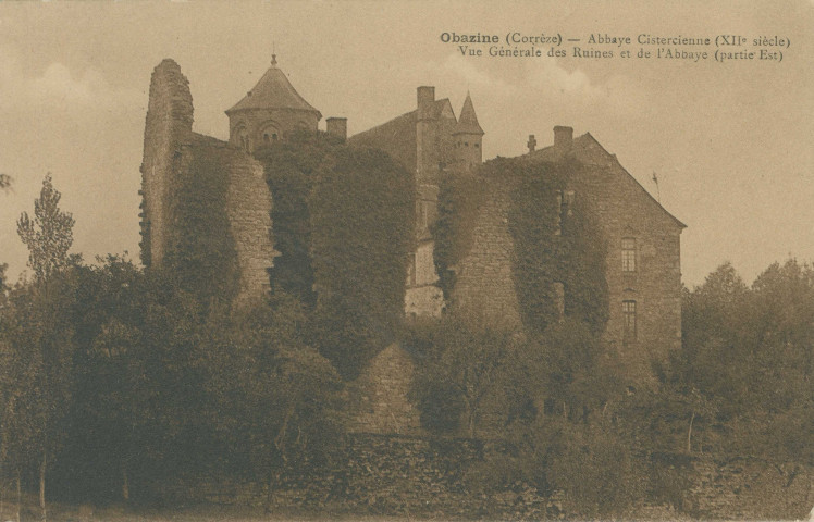 Aubazine : "Obazine (Corrèze) - Abbaye cistercienne (XIIe siècle) - Vue générale des ruines et de l'abbaye (partie Est)".