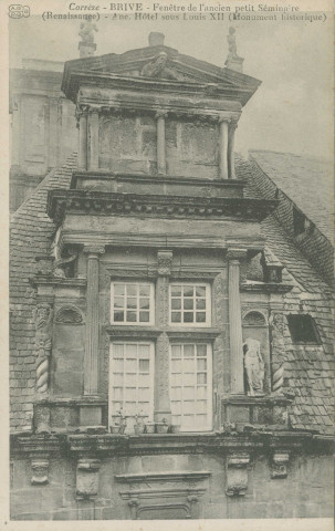Brive-la-Gaillarde : "Corrèze - Brive - Fenêtre de l'ancien petit séminaire (Renaissance) - Anc. hôtel sous Louis XII (monument historique)".