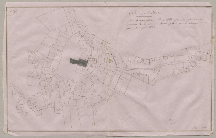 Champ de foire, bascule publique, Tour de César, mairie, horloge, fours banaux, puits, fontaines, captages de sources.