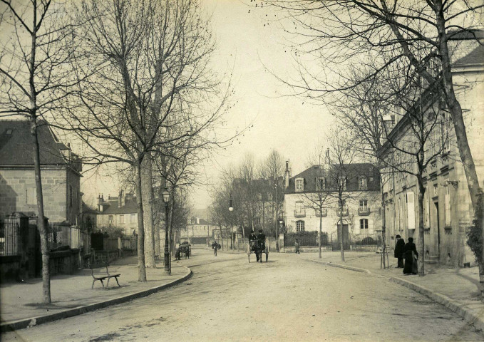Boulevard du Salan et sous-préfecture.