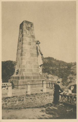Tulle : "La douce France - 735 - Tulle (Corrèze) - Le monument aux morts (Couteilhas sculpt. Saule arc.)".