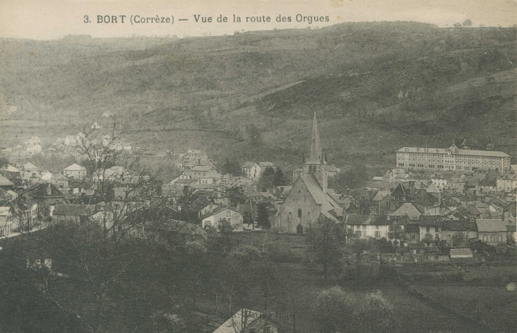 Bort-les-Orgues : "3. Bort (Corrèze) - Vue de la route des Orgues".