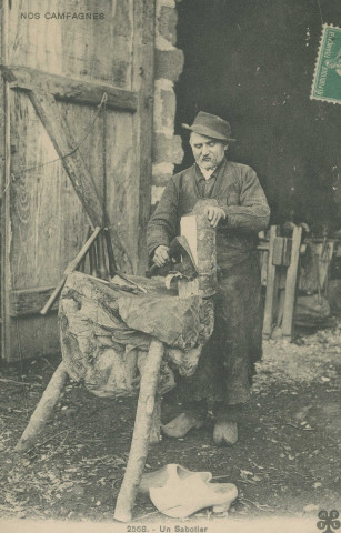Folklore : "Nos campagnes - 2568. Un sabotier".