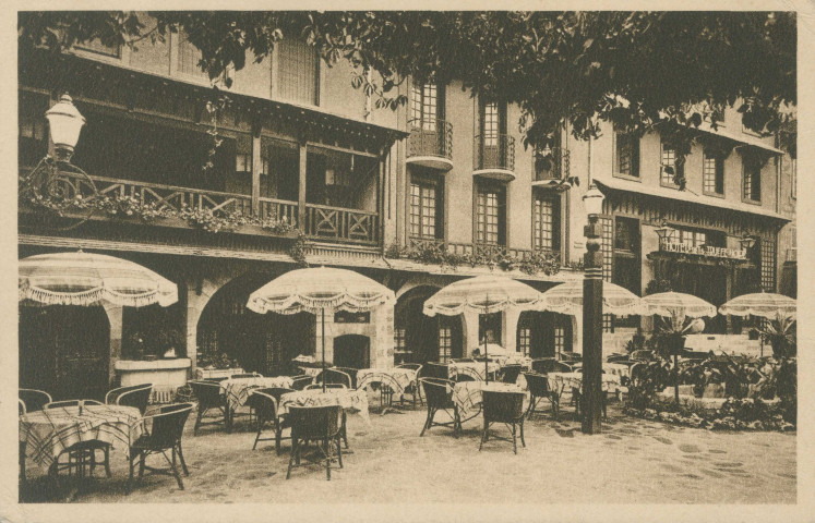 Brive-la-Gaillarde : "Hôtel de la Truffe Noire - Brive (Corrèze) - Tout le confort moderne - Ambiance du chez soi - ses plats régionaux, Labrunie, propriétaire - Macary, architectes - Façade de l'hôtel".