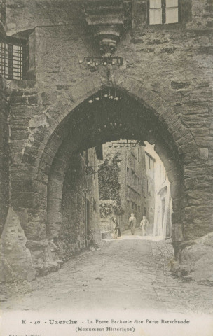 Uzerche : "K - 40. Uzerche - La Porte Bécharie dite Porte Barachaude (monument historique)".