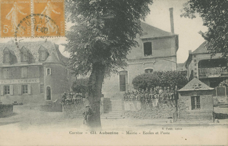 Aubazine : "Corrèze - 624 - Aubazine - Mairie - Ecole et Poste".