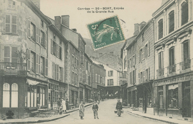Bort-les-Orgues : "Corrèze - 20 - Bort, entrée de la grande rue".