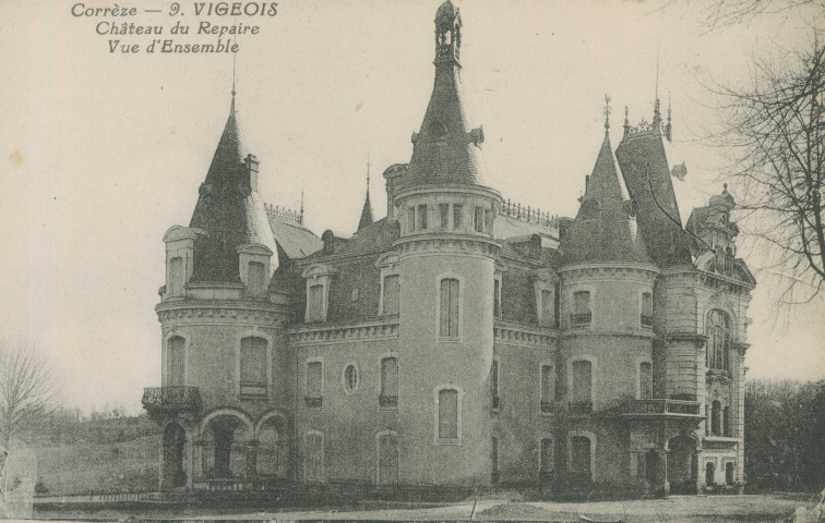 Vigeois : "Corrèze - 9. Vigeois - Château du Repaire - Vue d'ensemble".