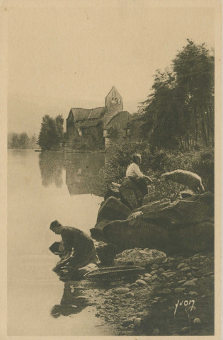 Beaulieu-sur-Dordogne : "1401 - Beaulieu (Corrèze) - La Dordogne et la chapelle des Pénitents".