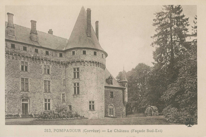 Arnac-Pompadour : "313. - Pompadour (Corrèze) - le château (façade Sud-Est)".