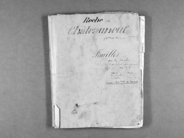 Cantal, Puy-de-Dôme, Haute-Vienne, Creuse. La Roche-de-Châteauneuf, Riom (Puy-de-Dôme) : relevés, plans.