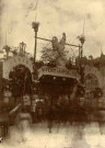 Arc de triomphe dressé à l'entrée du quai Baluze, à hauteur du pont Choisinet, à l'initiative du comité des fêtes du quartier.