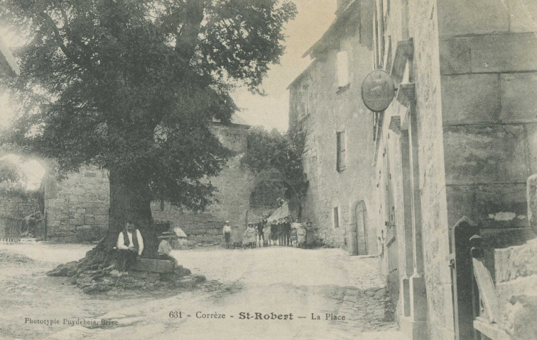 Saint-Robert : "631 - Corrèze - St-Robert - La place".