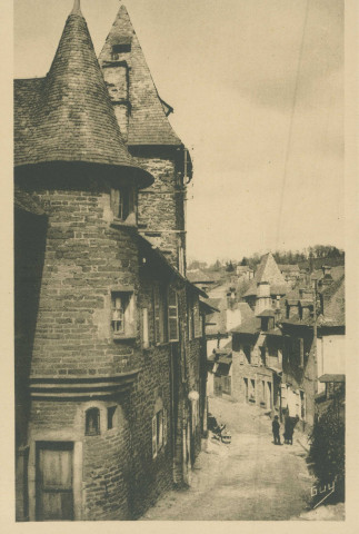 Uzerche : "107. - Uzerche (Corrèze) - Château de Tayac".