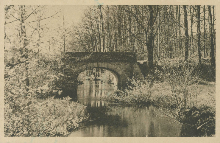 Lagraulière : "La Corrèze touristique - 22. Lagraulière - Pont du Brézout - Un coin de pêche".