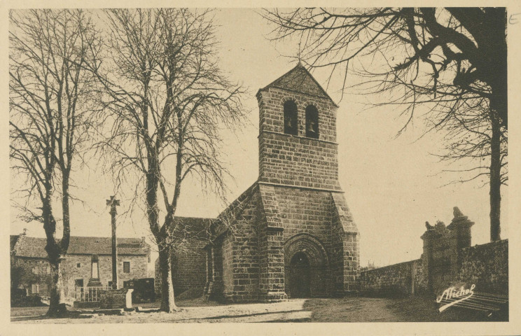 Sarran : "La Corrèze touristique - 2. Sarran - La place, église du XVe s.".
