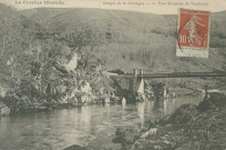 Sérandon : "La Corrèze illustrée - Gorges de la Dordogne - 12. Pont suspendu de Vernéjoux".