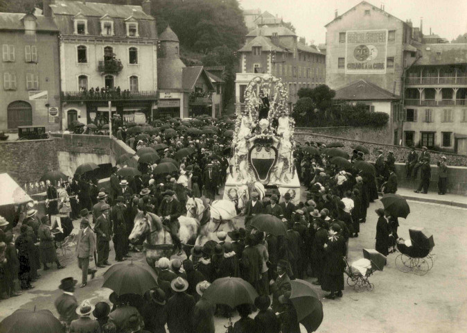 Le char de la reine du Bas-Limousin.