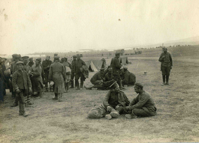 Base d'opération des forces alliées d'Orient : prisonniers de guerre.