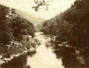 Saint-Geniez-O-Merle : la vallée de la Maronne.
