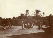 Village en torchis, au milieu d'une oasis.