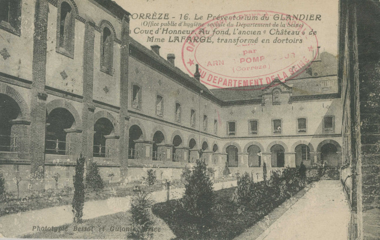 Beyssac : "Corrèze - 16 . Le Préventorium du Glandier (Office public d'hygiène sociale du Département de la Seine) - La cour d'honneur. Au fond, l'ancien "château" de Mme Lafarge, transformé en dortoirs".