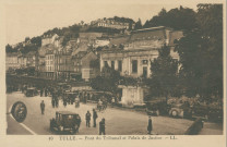 Tulle : "40 Tulle. - Pont du tribunal et palais de justice". Monument Jean-Tavé sur le quai et foule devant le tribunal.