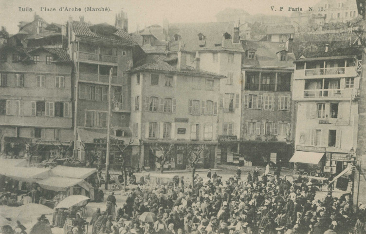 Tulle : "Tulle - Place d'Arche (marché) N.13.".