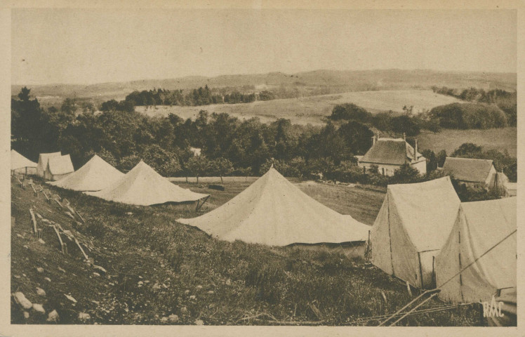 Meymac : "Meymac (Corrèze) - Colonie de vacances de la Feuillade - Quelques tentes".