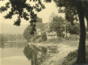 Chapelle et barques.