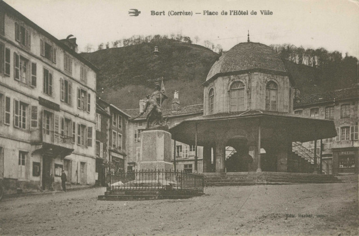 Bort-les-Orgues : "Bort (Corrèze) - Place de l'Hôtel-de-Ville".