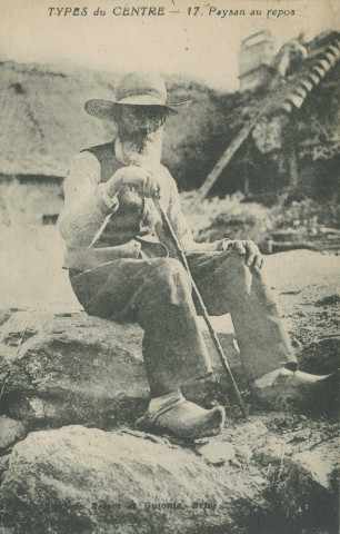Folklore : "Types du Centre - 17. Paysan au repos".