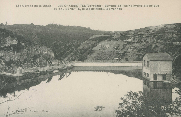 Roche-le-Peyroux : "Les gorges de la Diège - Les Chaumettes (Corrèze) - Barrage de l'usine hydro-électrique du Val Beneyte, le lac artificiel, les vannes".