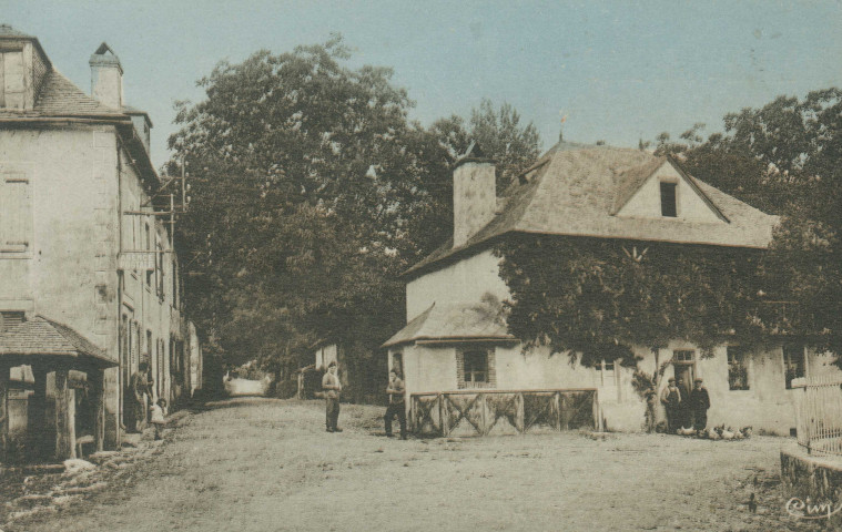 Chameyrat : "Chameyrat (Corrèze) - La poste - Hôtel Lachèze". Métier à ferrer
