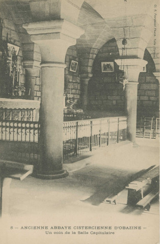 Aubazine : "5 - Ancienne abbaye cistercienne d'Obazine - Un coin de la salle capitulaire".