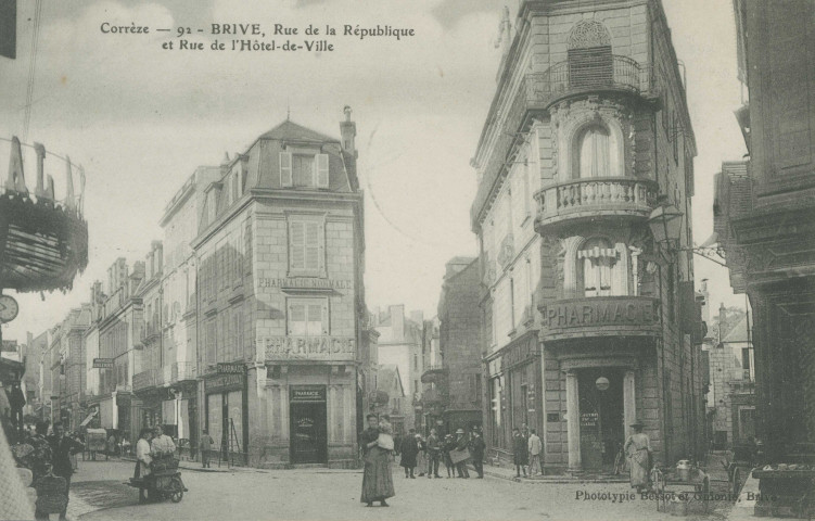 Brive-la-Gaillarde : "Corrèze - 92 - Brive, rue de la République et rue de l'Hôtel-de-ville".