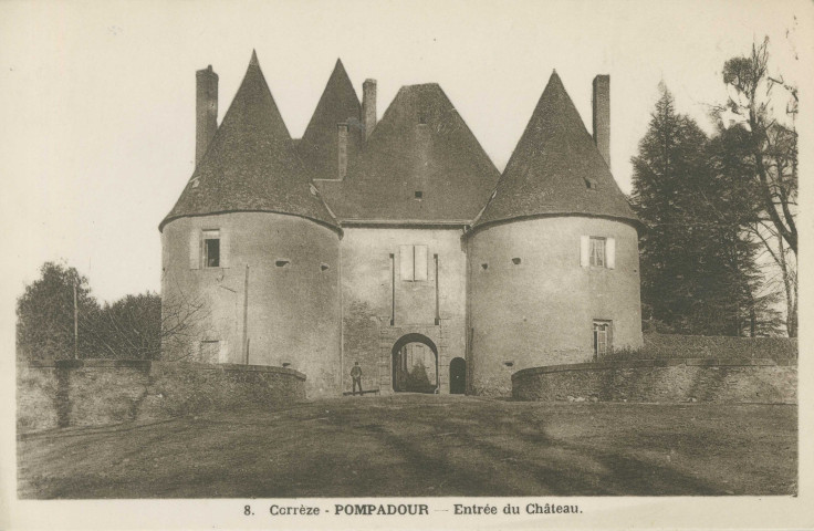 Arnac-Pompadour : "8 - Corrèze - Pompadour, entrée du château".