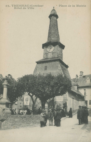 Treignac : "32. Treignac (Corrèze) - Place de la mairie - Hôtel de ville".