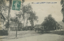 Argentat : "Corrèze - 28. Argentat - Place Gambetta". (la légende a été effacée)