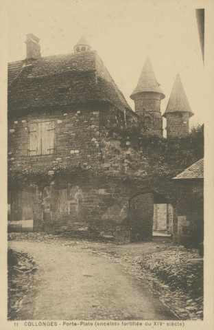 Collonges-la-Rouge : "11 Collonges - Porte-Plate (enceinte fortifiée du XIVe siècle)".