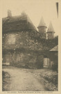 Collonges-la-Rouge : "11 Collonges - Porte-Plate (enceinte fortifiée du XIVe siècle)".